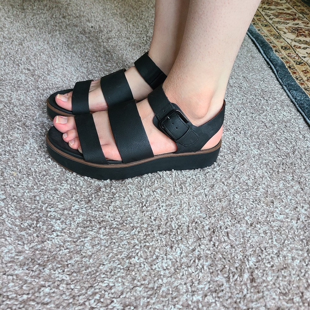 NATURALIZER SANDALS (KNOCK OFF DR MARTEN)